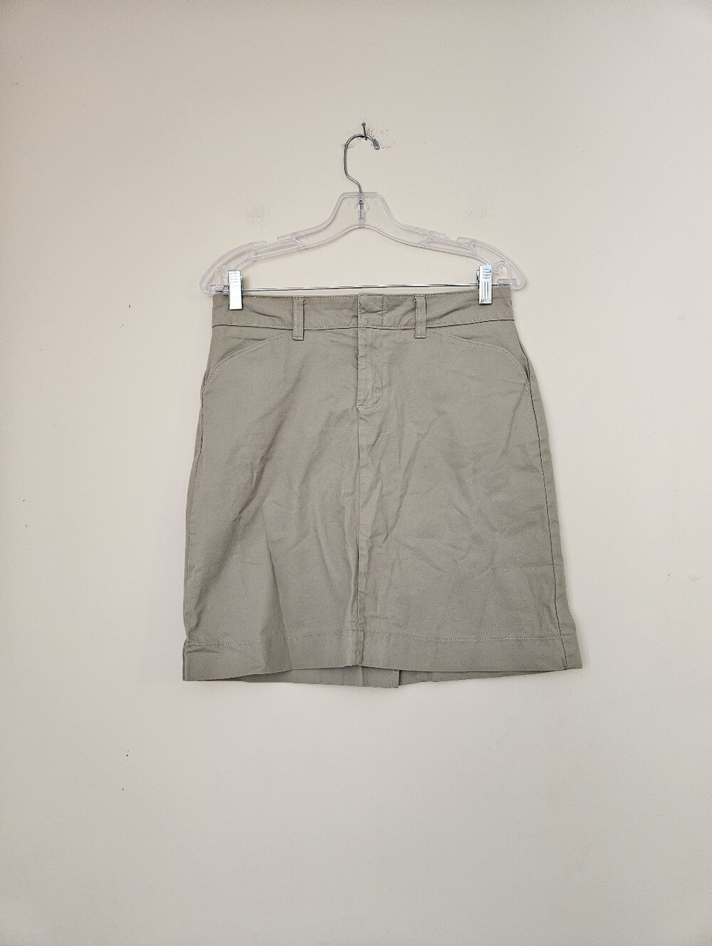 Dickies Beige/Tan Workwear Skirt with Red Logo Patch, Size 4